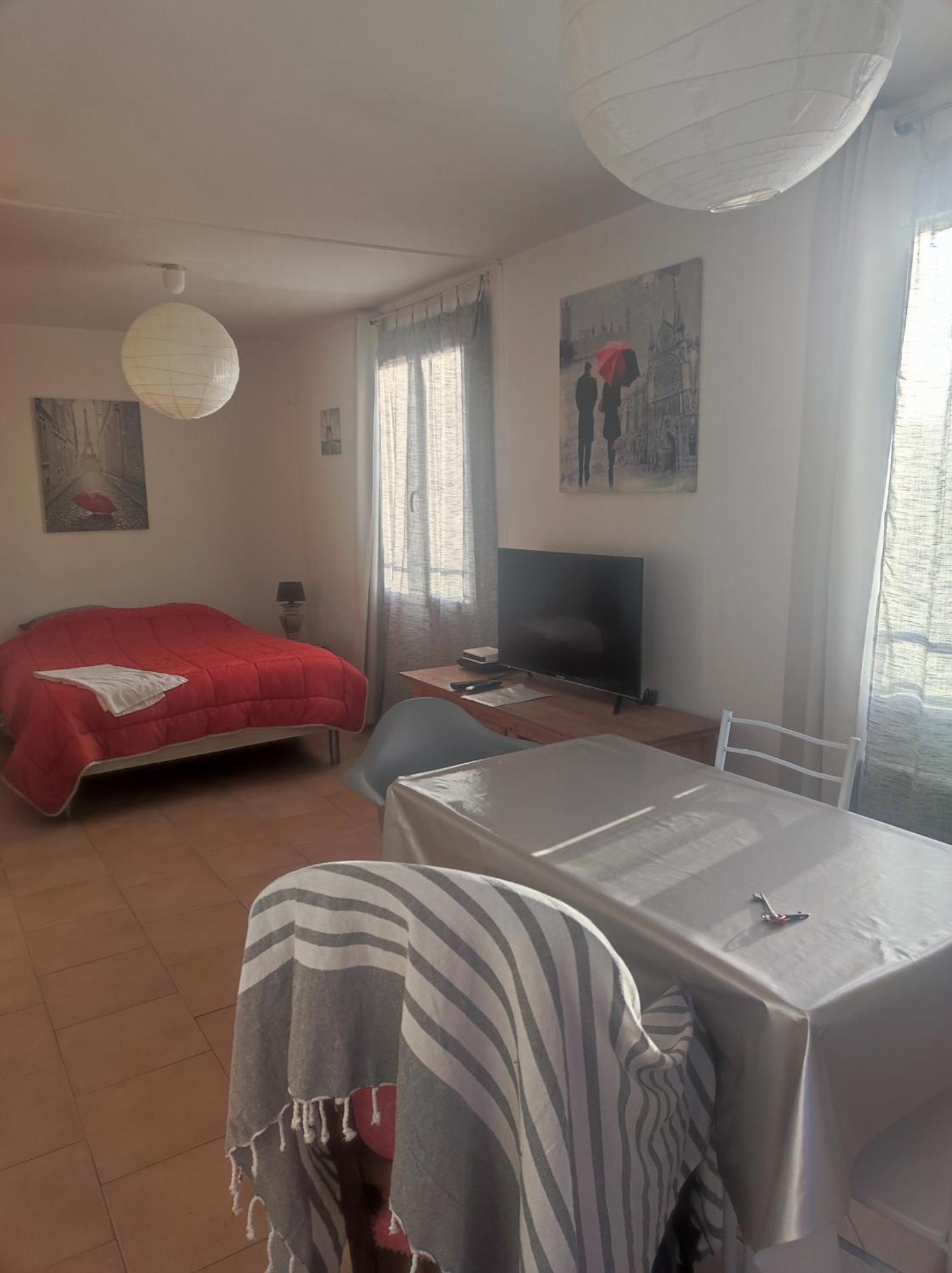 Ingrid Mary Apartment Nimes Room photo